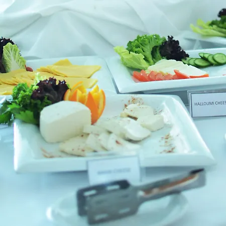 מלון Sun Hall לרנקה