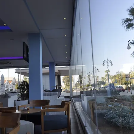 Sun Hall מלון 4*