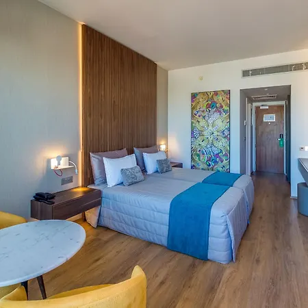 Sun Hall 4* לרנקה