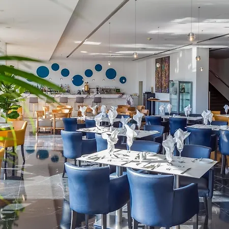 Sun Hall מלון 4*