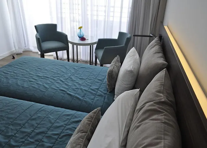 سن هال لارنكا