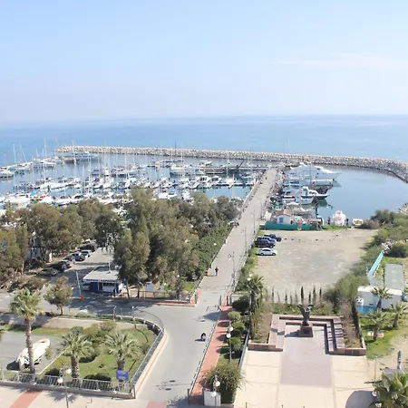 선 홀 호텔 라르나카