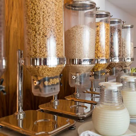 선 홀 라르나카